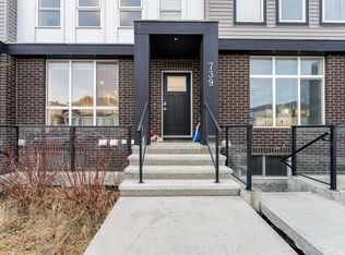 739 N Savanna Lndg NE, Calgary, AB T3J 1R6