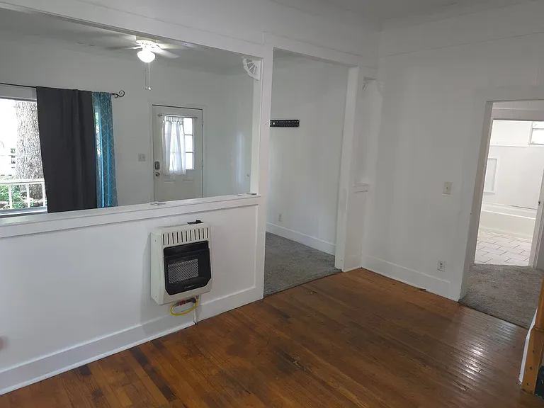 216 Elizabeth Ter — Photo 4