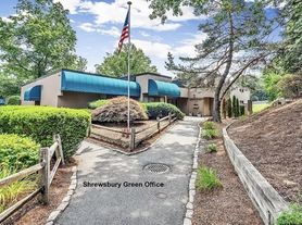 32 Shrewsbury Green Dr