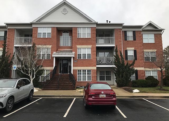 1st image of 2406 Forest Edge Ct Unit 303C