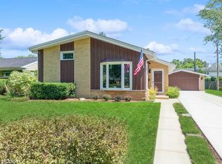 813 S Emerson St, Mount Prospect, IL 60056
