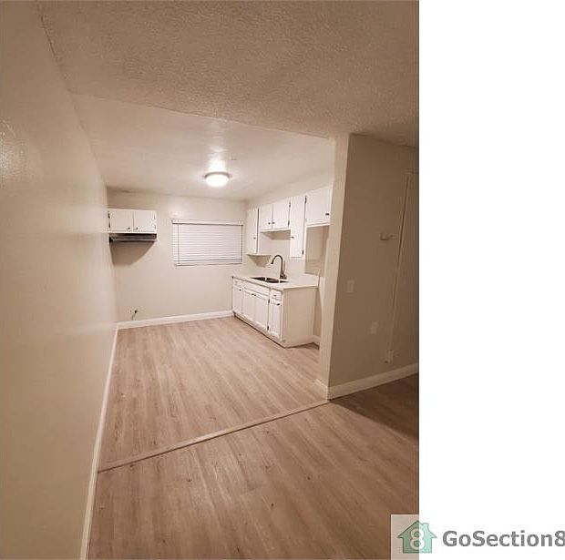 1st image of 850 W 95th St #1