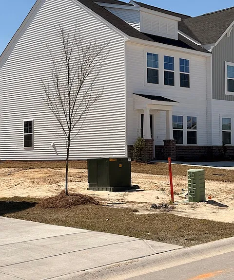 147 Carr Ln — Photo 2