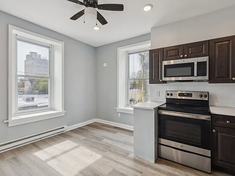 21 E Price St — Photo 13