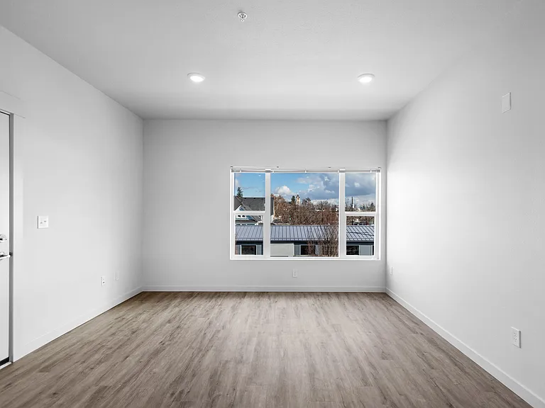 Mallon Apartments — Photo 11