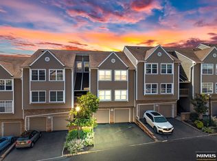 513 Windsor Dr, Palisades Park, NJ 07650