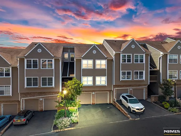 513 Windsor Dr, Palisades Park, NJ 07650
