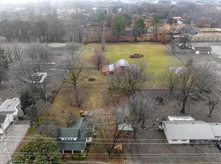 302 S Gutensohn Rd, Springdale, AR 72762