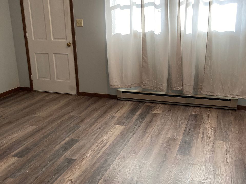 1st image of 35 Brindle Dr APT 3