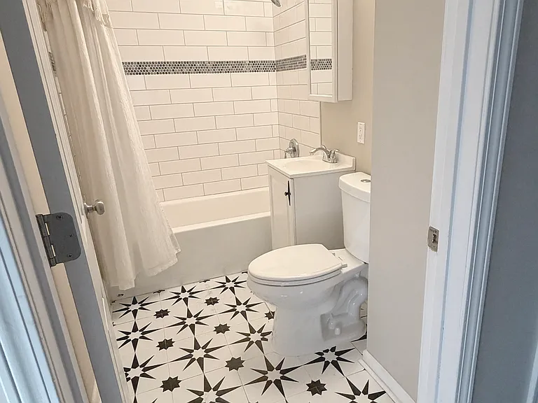 1060 Orchard Ave NE — Photo 16