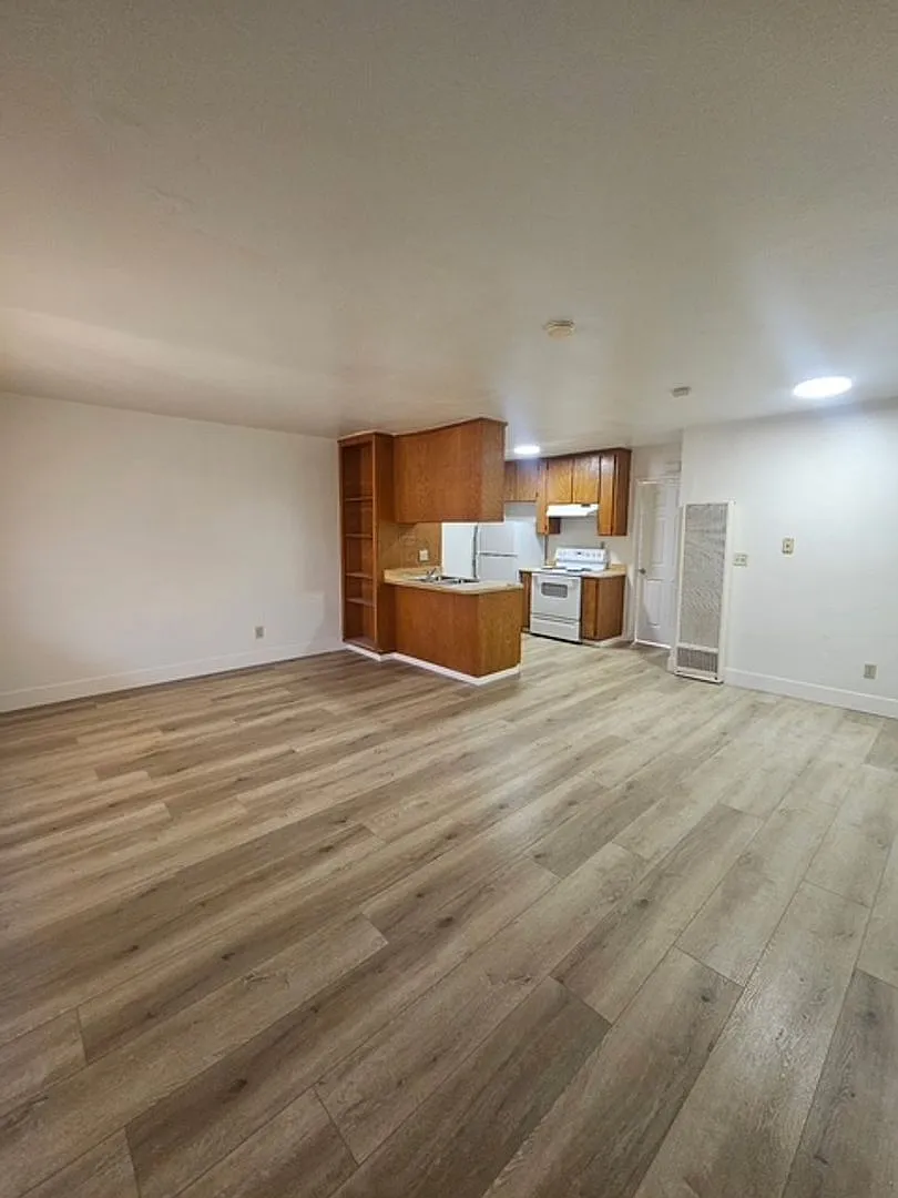 Cedarwood Apartments — Photo 3