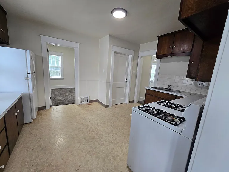 1109 Dousman St — Photo 7