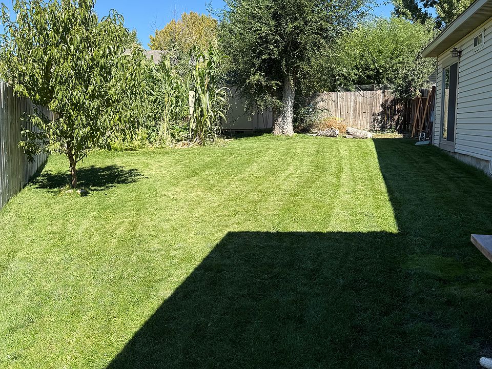 2nd image of 407 Ballard Cir