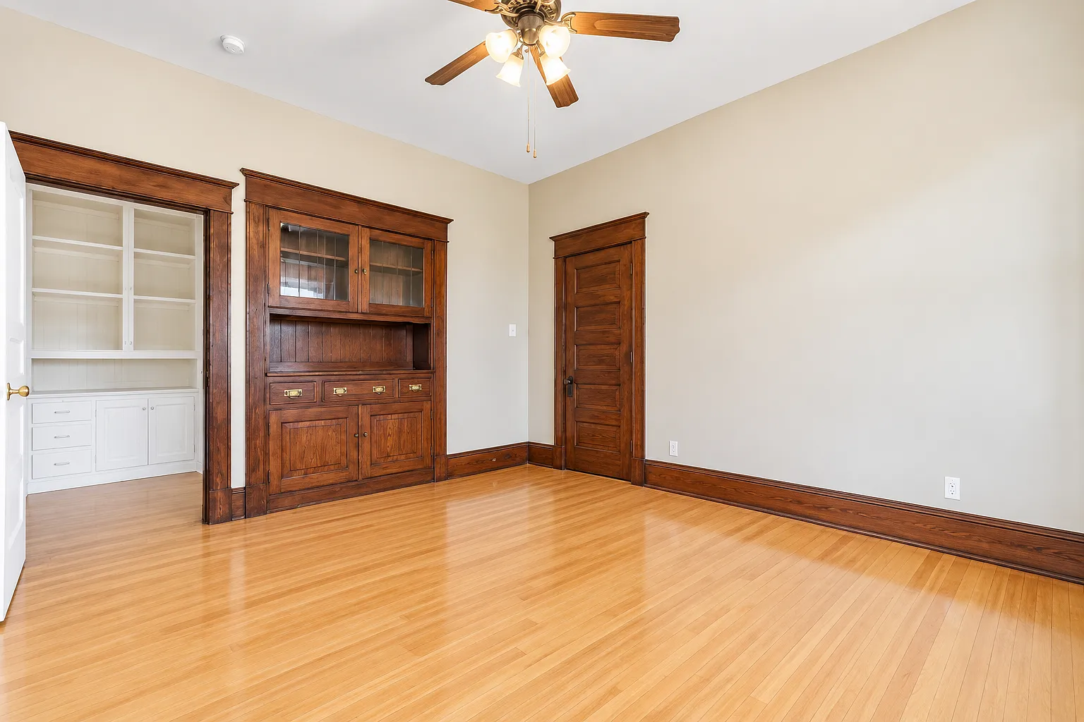 Studio, $890 — Photo 2