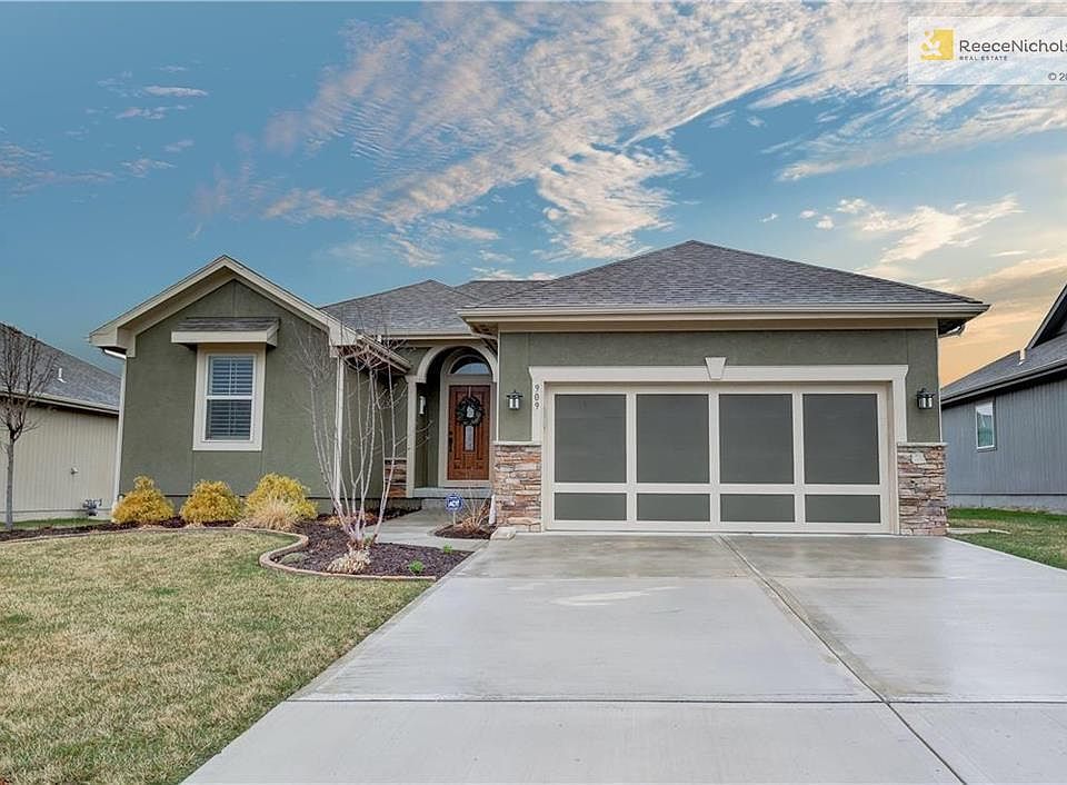 1st image of 909 SE Amber Ct
