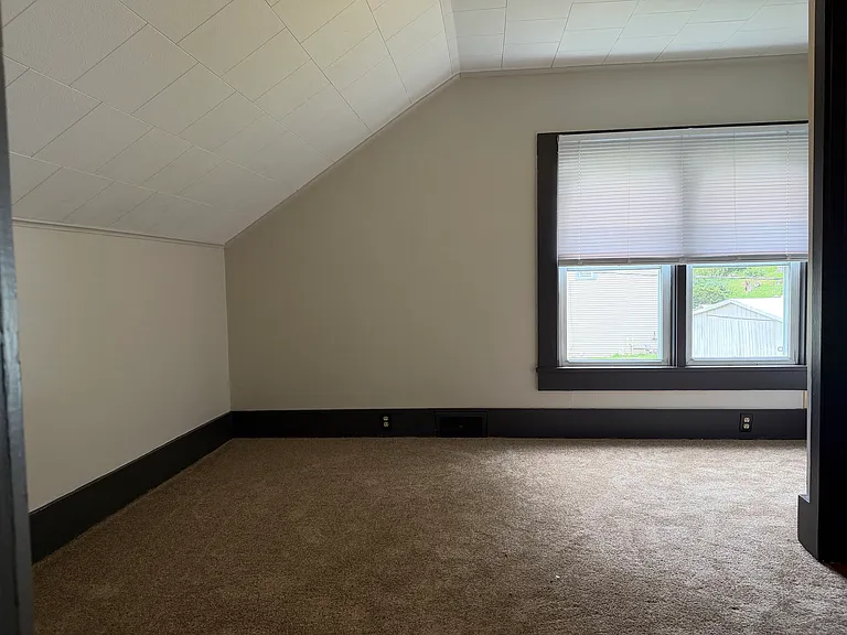102 W Jefferson St — Photo 9