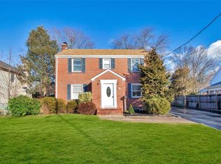 16 Laurel Ave, Glen Cove, NY 11542
