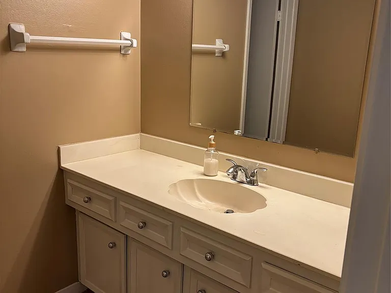 15702 Oxenford Dr — Photo 18