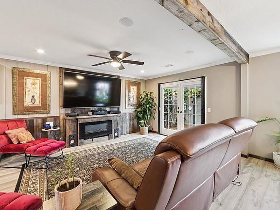 5th image of 3273 Macfadden Street