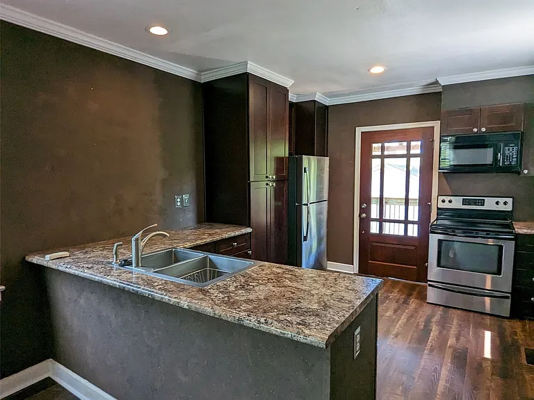 101 Oak Forest Dr — Photo 6
