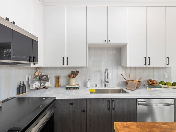 4th image of 2334 Franklin Ave E #F