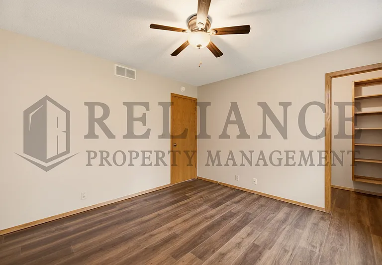 516 N Lakeside Dr — Photo 29