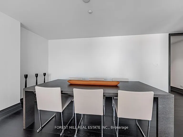 2 Avenue Rd #805 — Photo 17