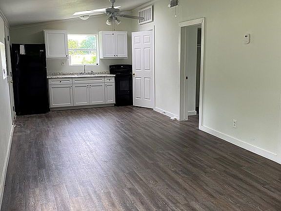 Living room & Kitchen