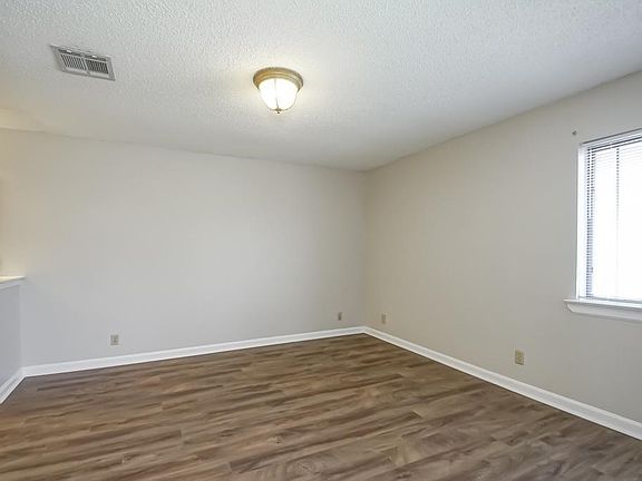 2nd image of 108 Avant Garde Cir #108