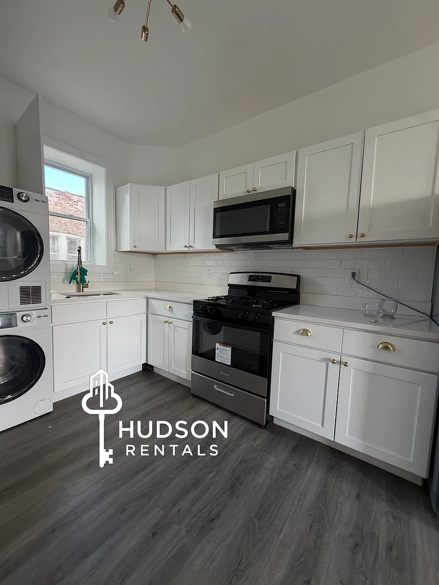 Building Photo - 569 Bergen Ave #56