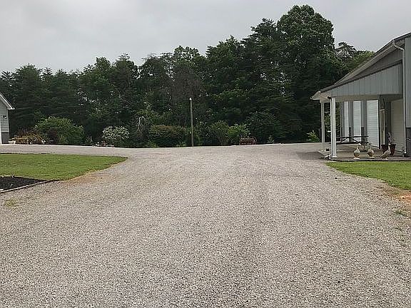Driveway, plenty space