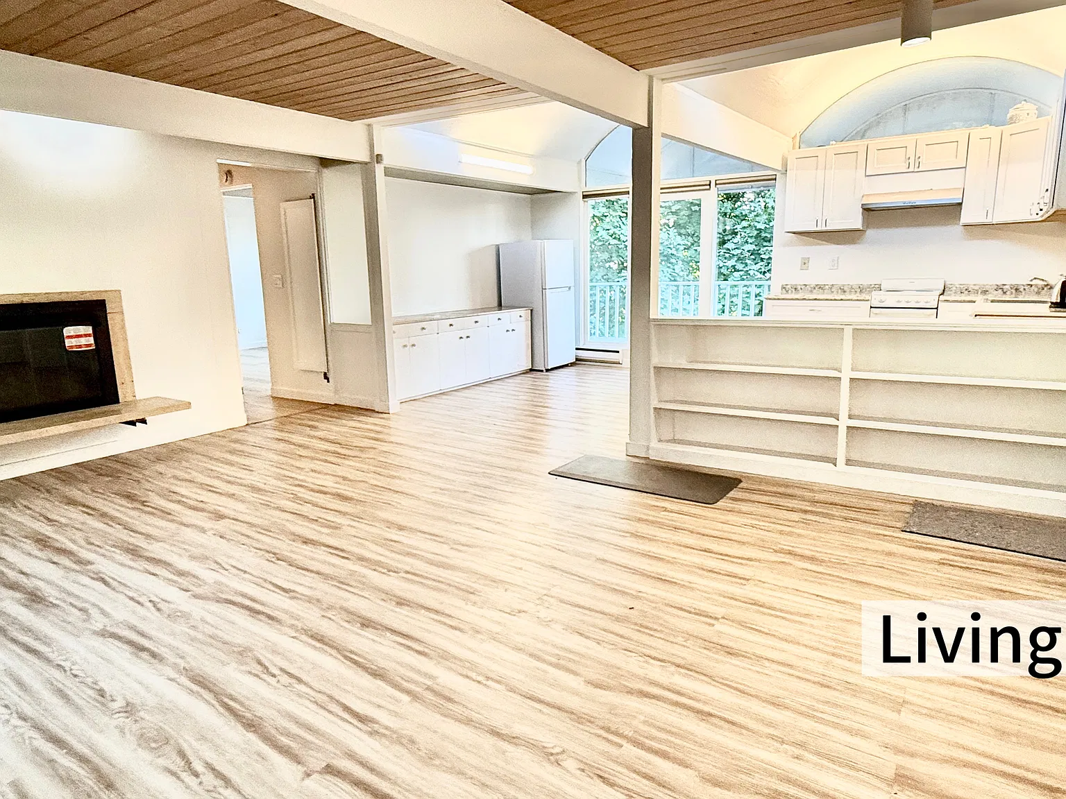 3 bed, 1350 sqft, $4,200 — Photo 3