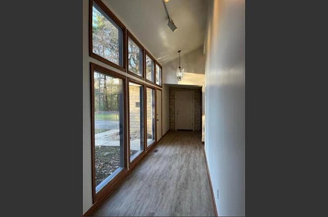 1st image of 946 Woodland Dr
