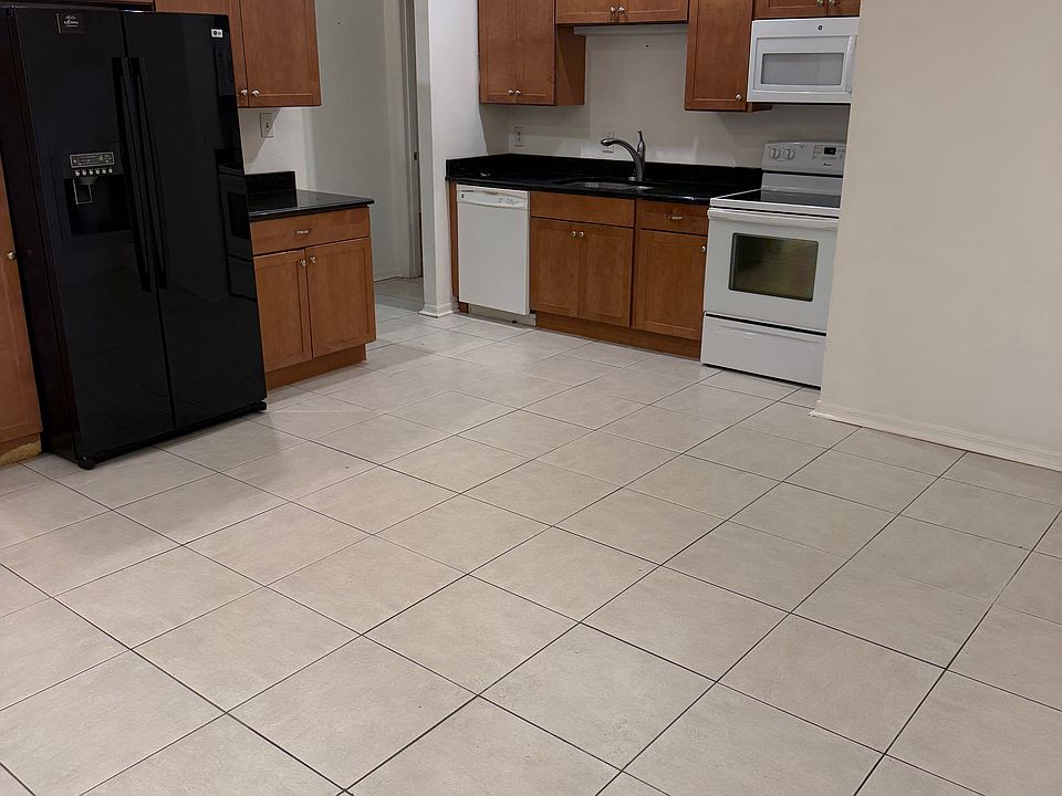 1st image of 408 NW 5th Ave Unit B