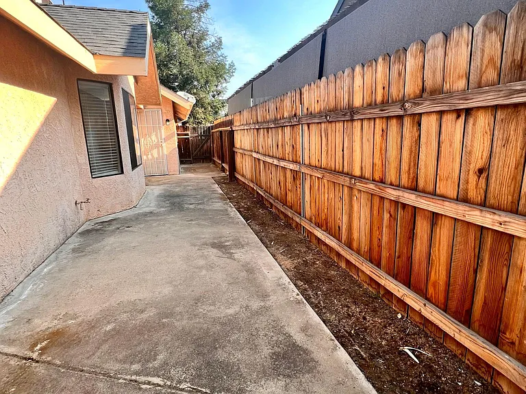 4830 E Indianapolis Ave — Photo 25