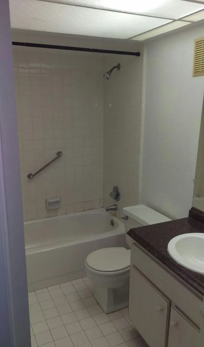 3 bed, 2.5 bath, 1565 sqft, $1,949 — Photo 3