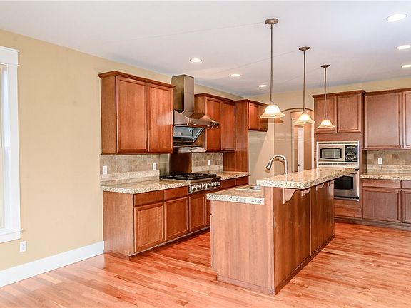 5th image of 3014 22nd Street Pl SW