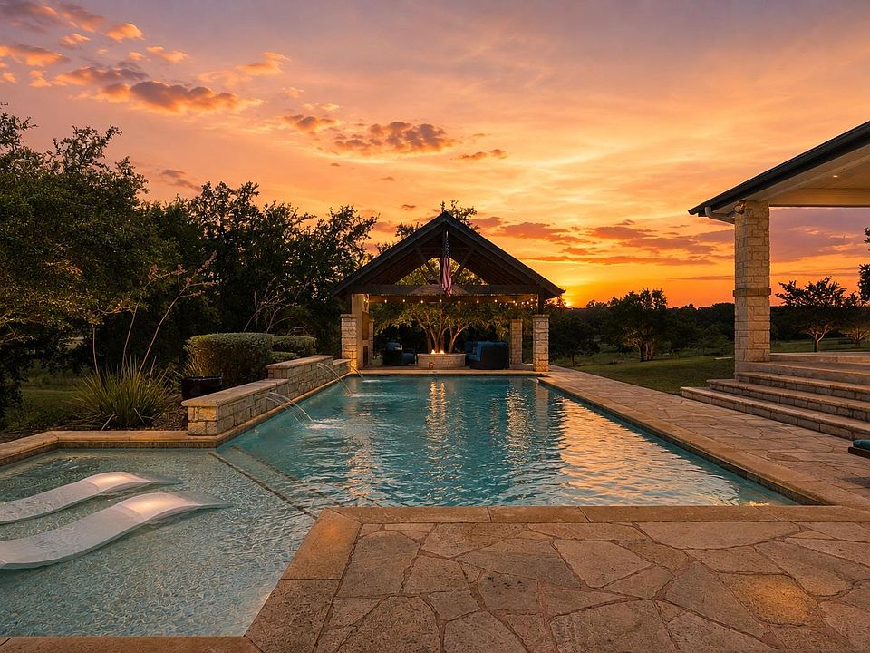 1st image of 208 Hacienda Pl
