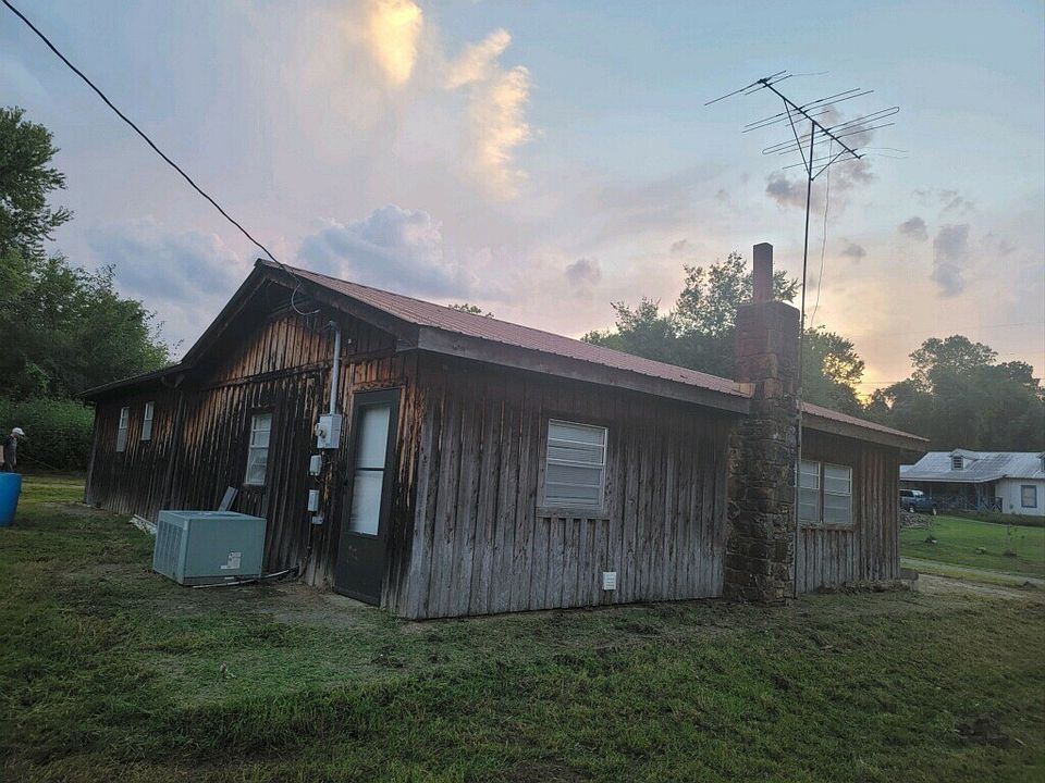 2nd image of 104 W Hickory St