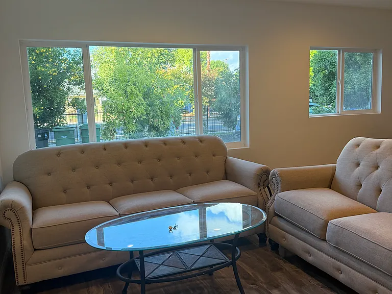 22522 Clarendon St — Photo 4
