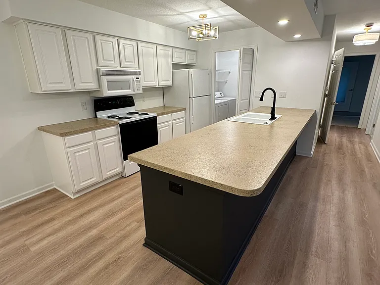 Lenox Dr — Photo 8