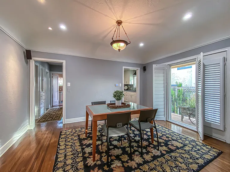 2034 N Commonwealth Ave — Photo 6