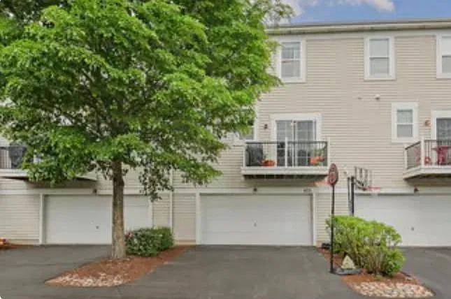 3 bed, 2.5 bath, 2155 sqft, $2,950 — Photo 4
