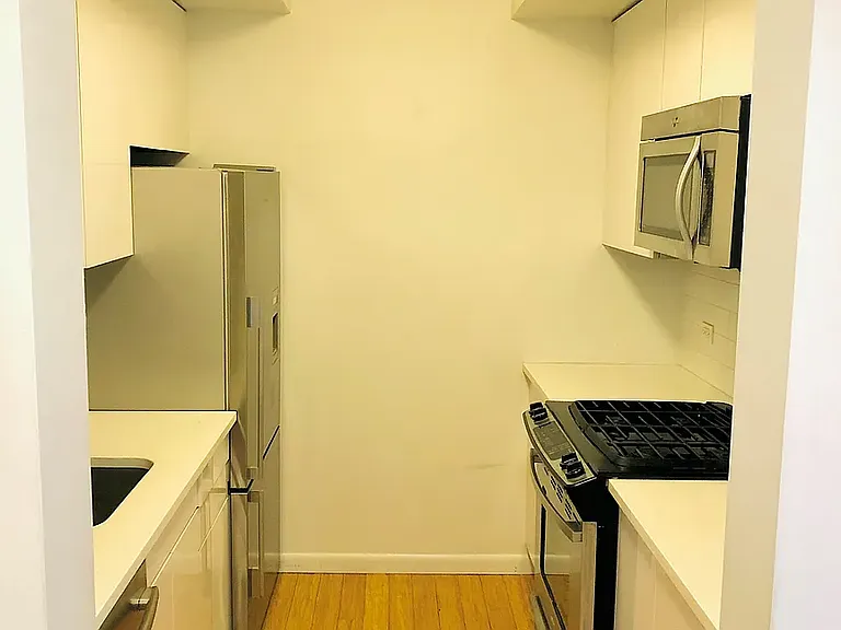 242 W 61st St #4B — Photo 7
