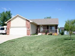 1304 E Willowbrook Cir, Towanda, KS 67144