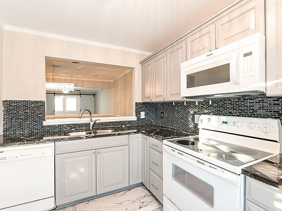 3rd image of 2505 W Broad St APT 122