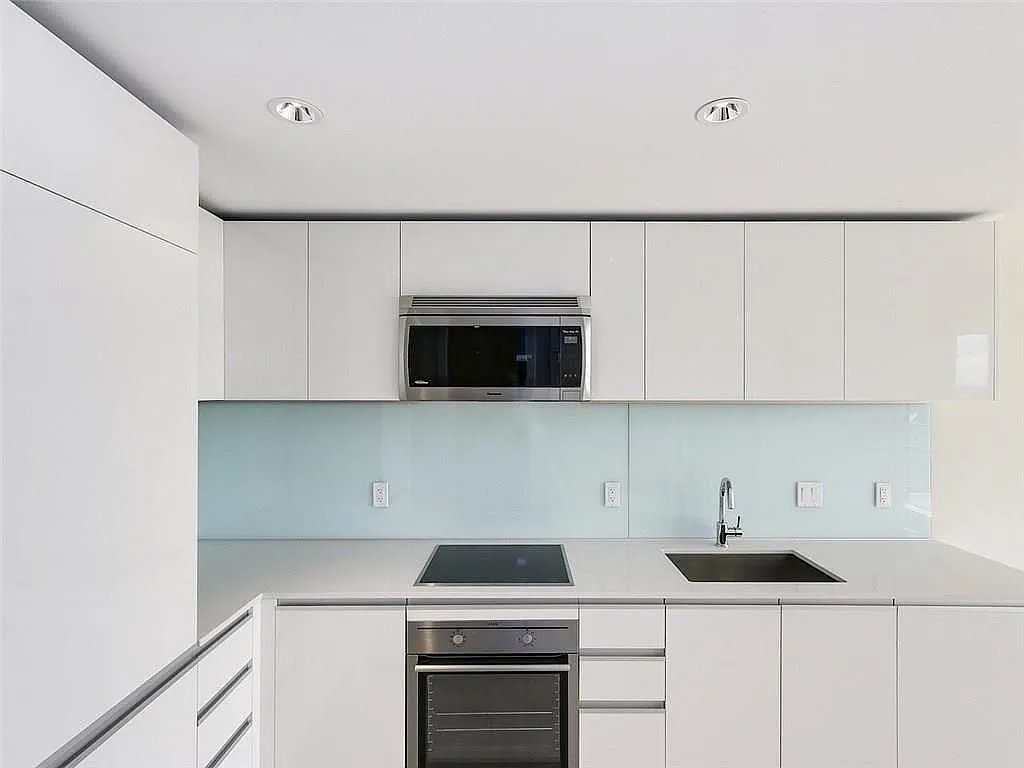 Cozy; Convenient 1 Bed Condo in The Guardian (CIP153) — Photo 4