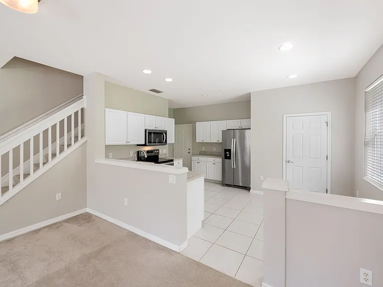 1088 Oxford Ln #48 — Photo 6