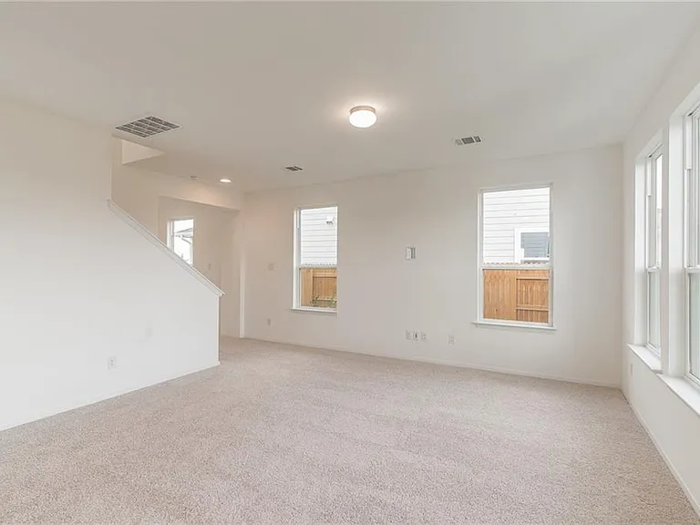 233 Trailside Ln — Photo 9