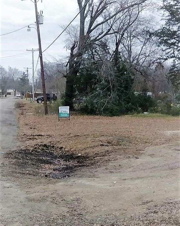 2nd image of 101 W Fairview St